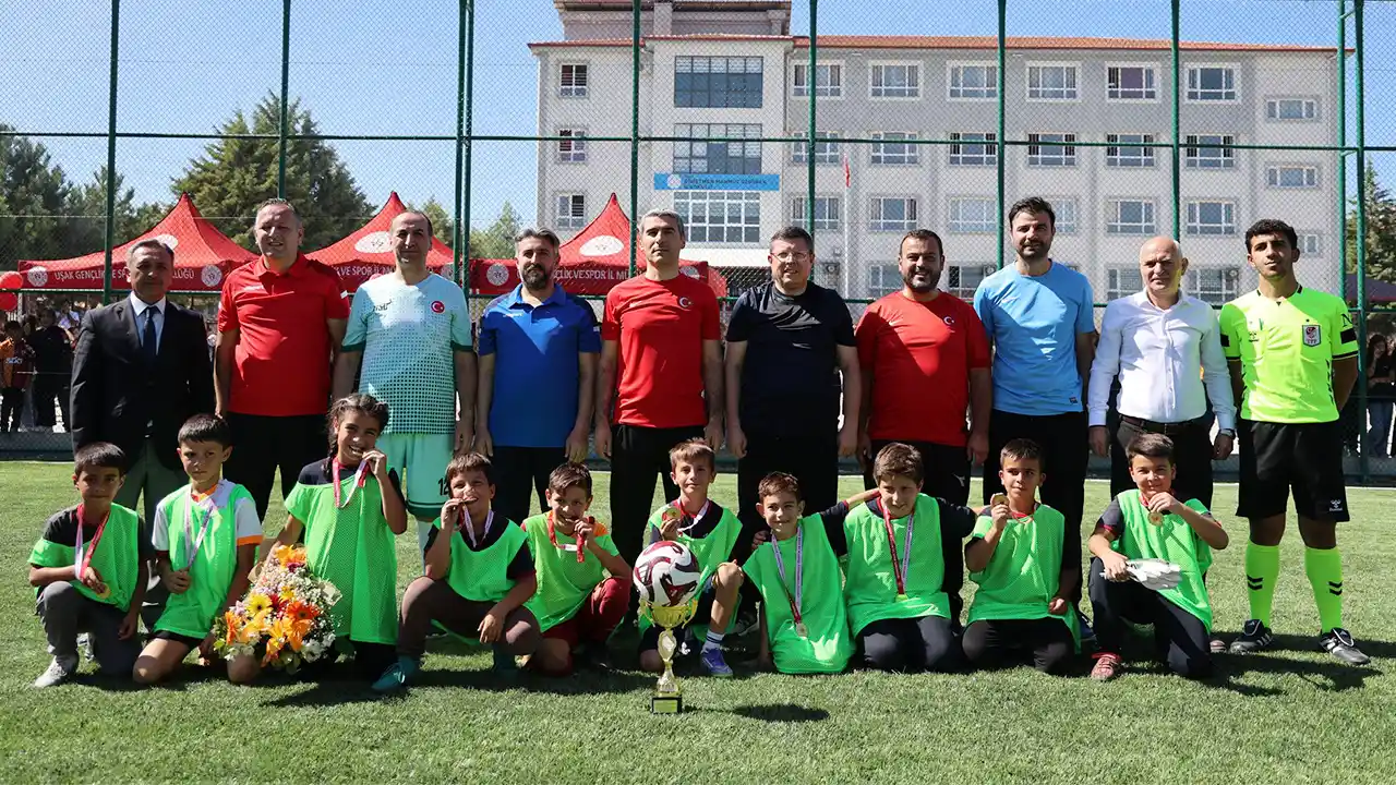 Mahmut Özgöbek Halısaha Açılış3