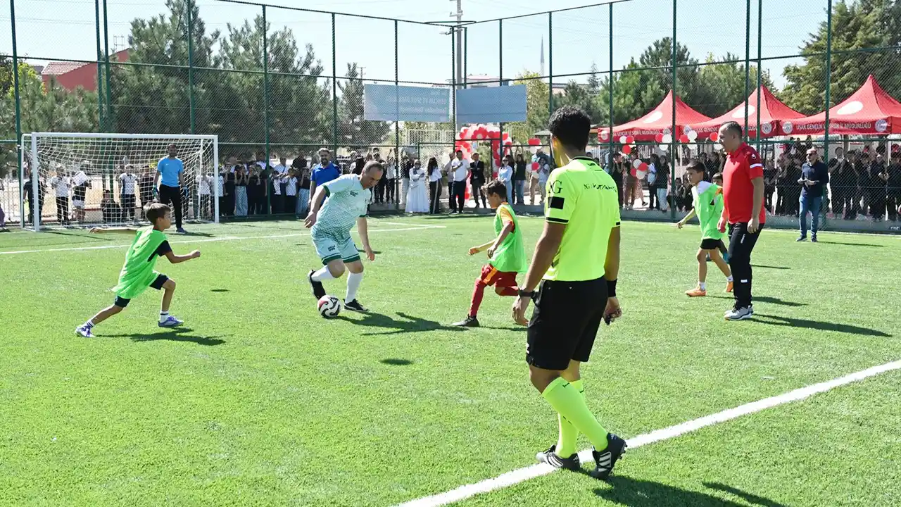 Mahmut Özgöbek Halısaha Açılış4