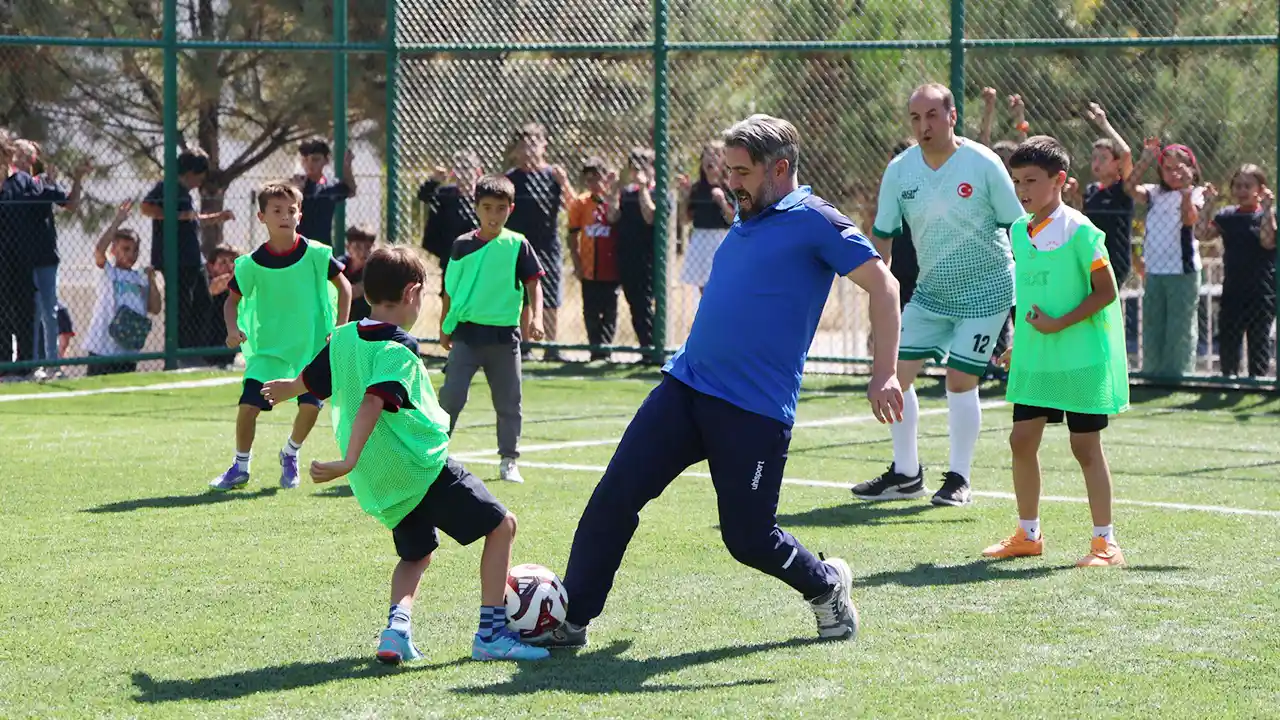 Mahmut Özgöbek Halısaha Açılış5