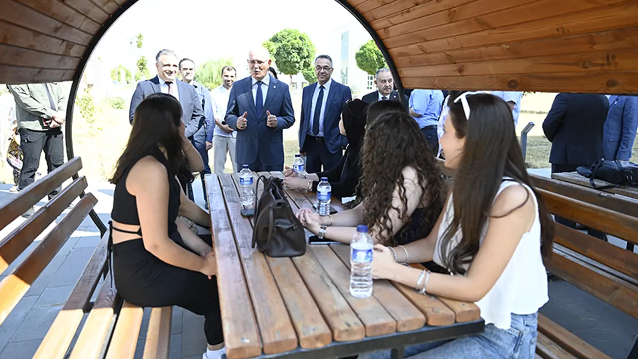 Uşak Üniversitesi Yeni Öğrencileri Karşıladı 1