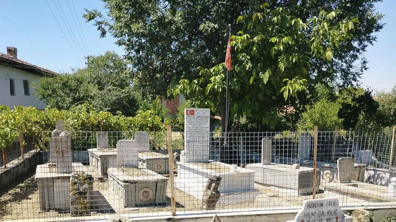 Uşak’ta Tarihi Şehitlik Ve Anıtlarda Bakım Çalışmaları Tamamlandı 1