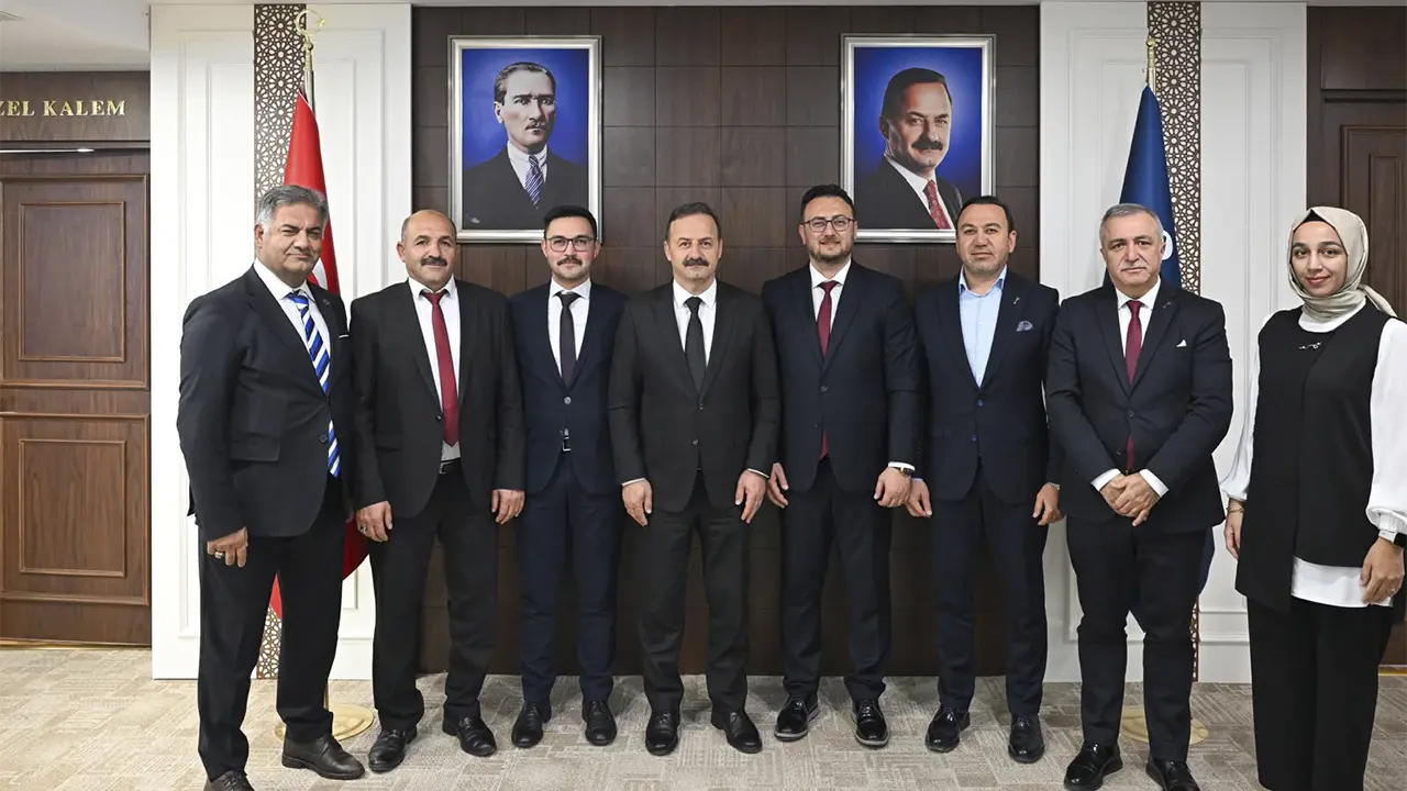 Anahtar Parti Uşak İl Başkanlığına Banazlı Avukat Nurettin Urhan Atandı. Urhan, Beratını Genel Başkan Yavuz Ağıralioğlu’ndan Alarak Göreve Başladı 1