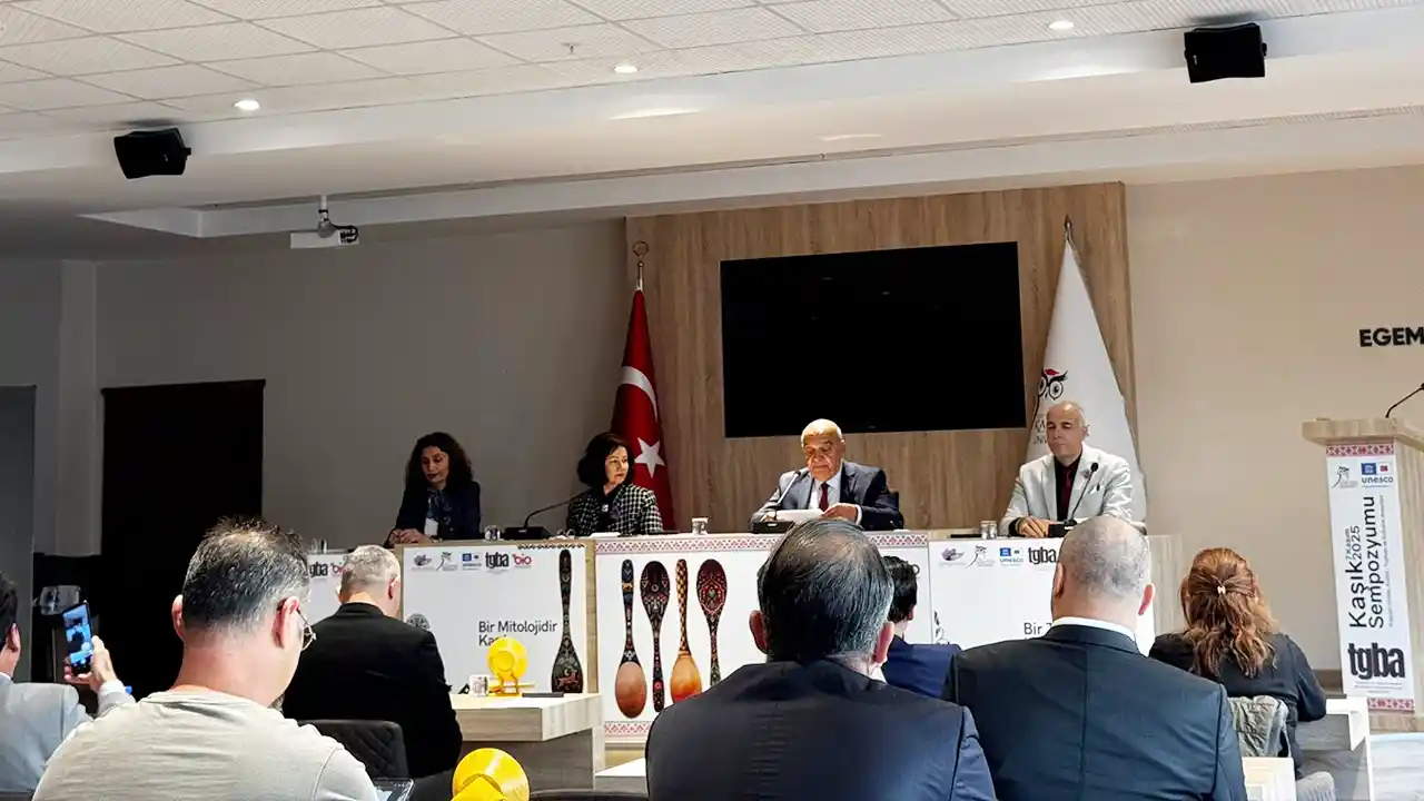 Kaşık Sempozyum Uşak Kültür1