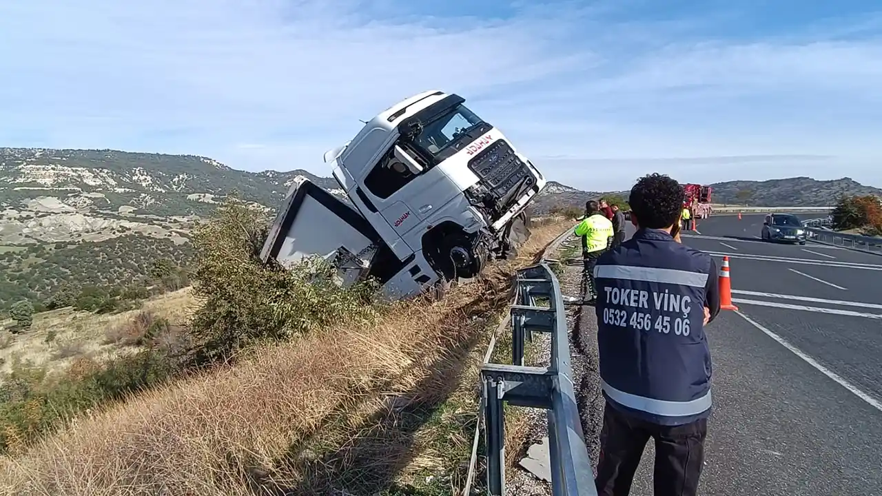 Tır Şarampol Uşak Kaza3