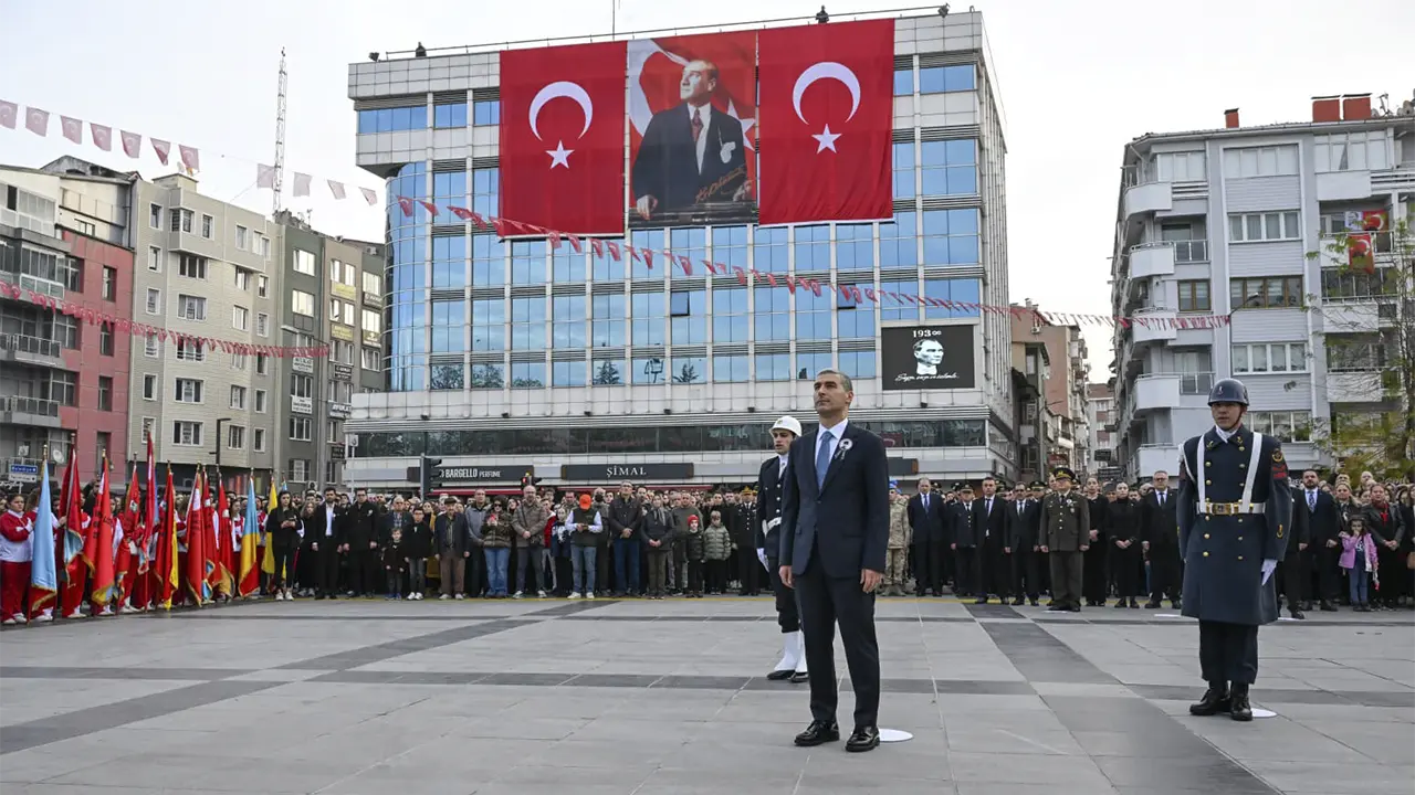 Uşak 10 Kasım Atatürk Anma Saygı Duruşu 1