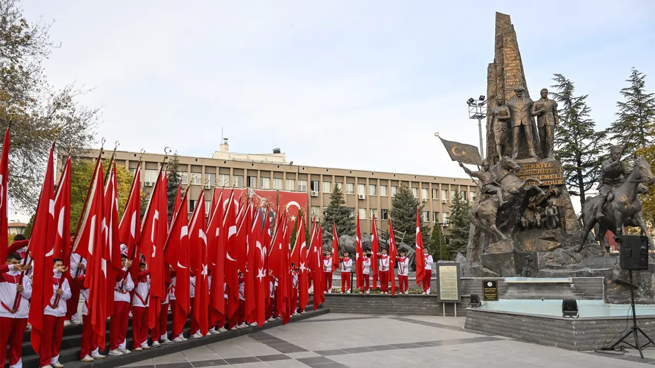 Uşak 10 Kasım Atatürk Anma Saygı Duruşu 3